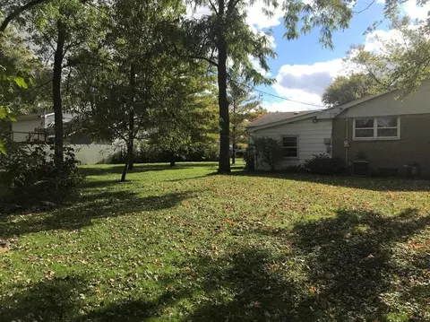 306 E Manor Dr, Griffith, IN 46319 photo 3