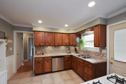 204 N Dwiggins St, Griffith, IN 46319 photo 5