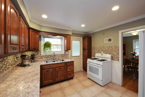 204 N Dwiggins St, Griffith, IN 46319 photo 4