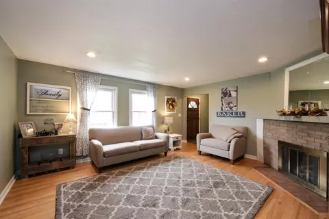 204 N Dwiggins St, Griffith, IN 46319 photo 3