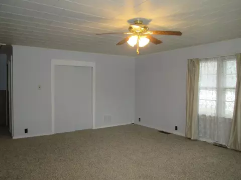 4488 E Oak St, Griffith, IN 46319 photo 2