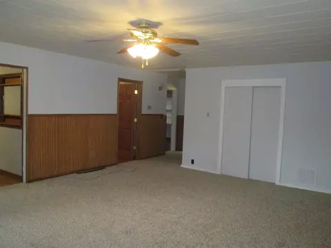 4488 E Oak St, Griffith, IN 46319 photo 3