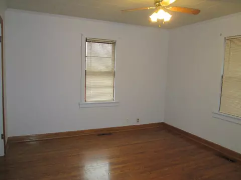 4488 E Oak St, Griffith, IN 46319 photo 9