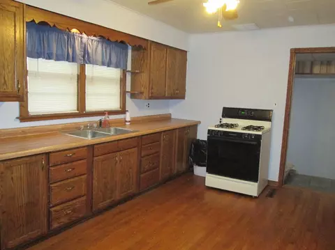 4488 E Oak St, Griffith, IN 46319 photo 6