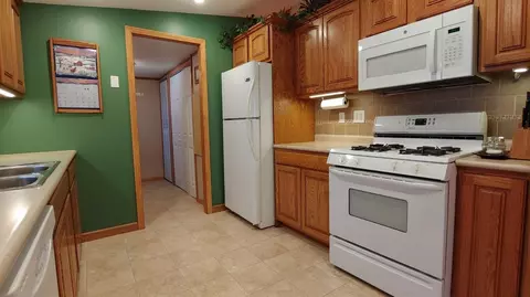 9054 Holmes Ter, De Motte, IN 46310 photo 21