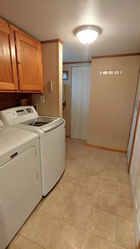 9054 Holmes Ter, De Motte, IN 46310 photo 19