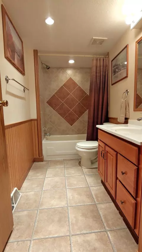 9054 Holmes Ter, De Motte, IN 46310 photo 9