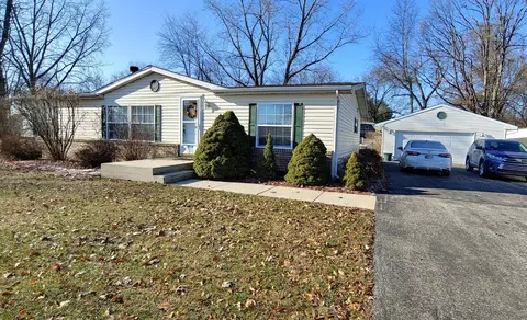 9054 Holmes Ter, De Motte, IN 46310 photo 2