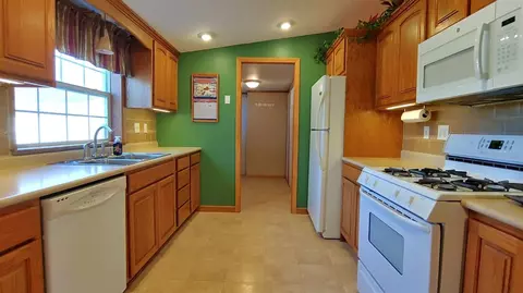 9054 Holmes Ter, De Motte, IN 46310 photo 22