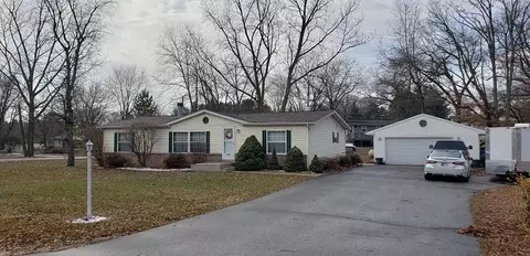 9054 Holmes Ter, De Motte, IN 46310 photo 1