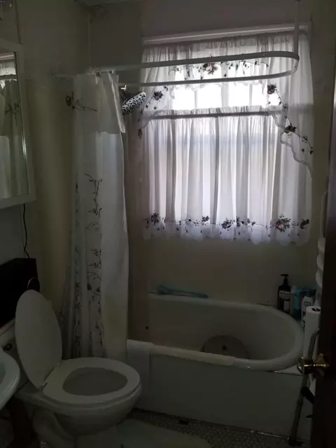 264 Harrison St, Gary, IN 46402 photo 7