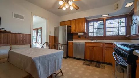 8977 E Delaware Pkwy, Munster, IN 46321 photo 5