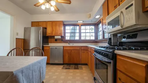8977 E Delaware Pkwy, Munster, IN 46321 photo 4