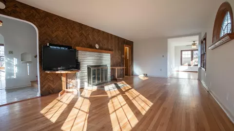 8977 E Delaware Pkwy, Munster, IN 46321 photo 11