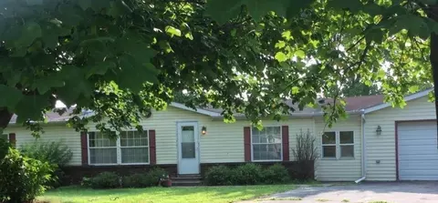 9037 Holmes Ter, De Motte, IN 46310 photo 1