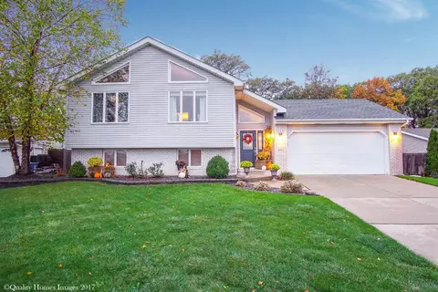 8862 Hamlin Pl, Crown Point, IN 46307 photo 1