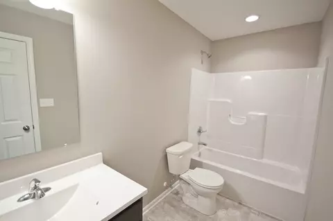 2556 Kerry Dr, Valparaiso, IN 46385 photo 11