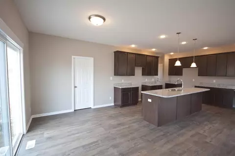 2556 Kerry Dr, Valparaiso, IN 46385 photo 4