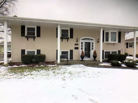 742 Oday Dr, Griffith, IN 46319 photo 2