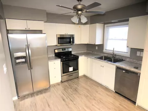 742 Oday Dr, Griffith, IN 46319 photo 3