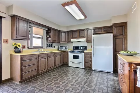 610 E Ash St, Griffith, IN 46319 photo 12