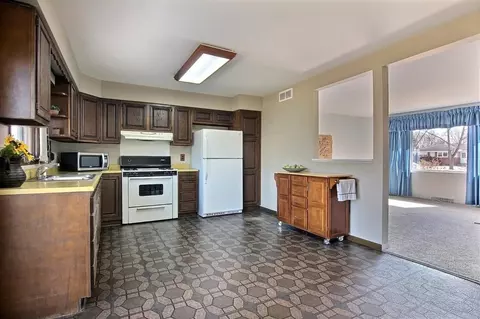 610 E Ash St, Griffith, IN 46319 photo 3