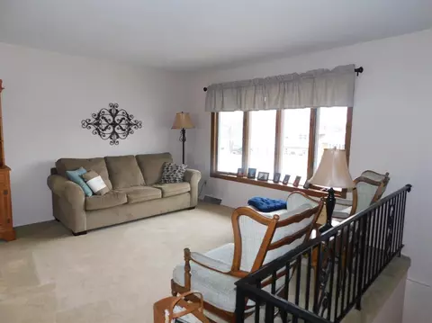 609 E Pine Pl, Griffith, IN 46319 photo 7