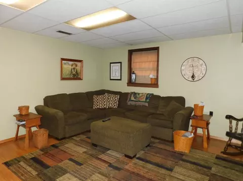 609 E Pine Pl, Griffith, IN 46319 photo 27
