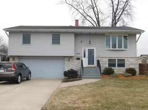 609 E Pine Pl, Griffith, IN 46319 photo 1