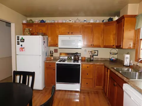 609 E Pine Pl, Griffith, IN 46319 photo 16