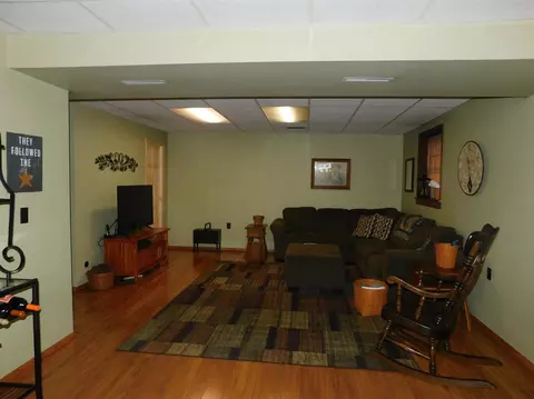 609 E Pine Pl, Griffith, IN 46319 photo 28