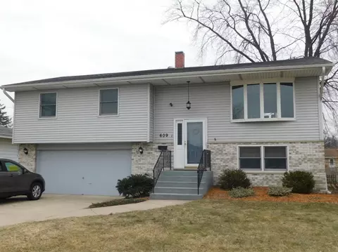 609 E Pine Pl, Griffith, IN 46319 photo 2