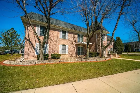2721 Georgetowne Dr #A2, Highland, IN 46322 photo 2