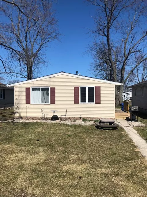 516 E Dahlgren St, Crown Point, IN 46307 photo 1