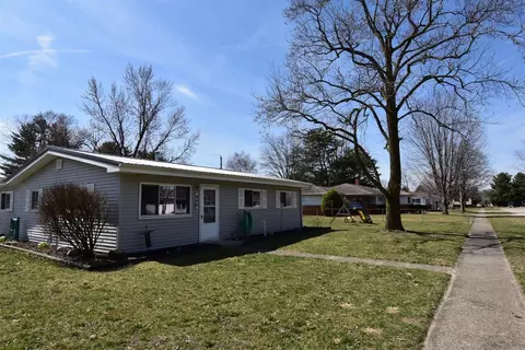 446 E Decker Dr, Winamac, IN 46996 photo 1
