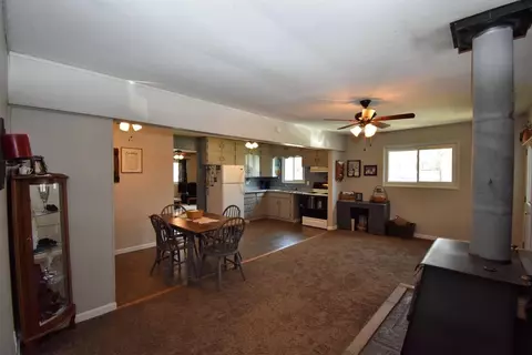 446 E Decker Dr, Winamac, IN 46996 photo 4