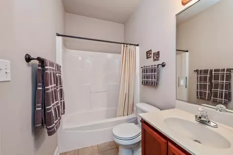1209 Sawgrass Dr, Griffith, IN 46319 photo 10