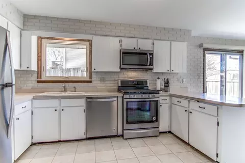 2426 Hickory Dr, Dyer, IN 46311 photo 9