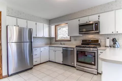 2426 Hickory Dr, Dyer, IN 46311 photo 8