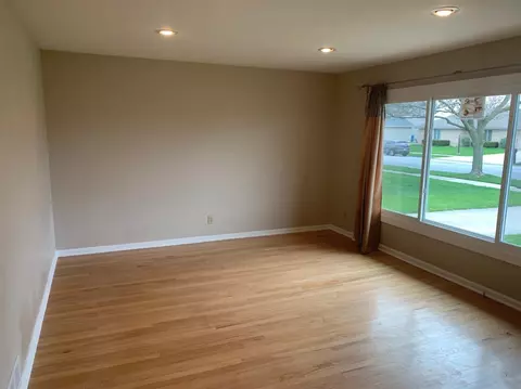 945 Ivanhoe Ln, Dyer, IN 46311 photo 3