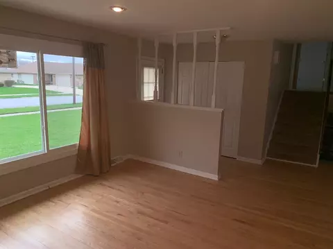 945 Ivanhoe Ln, Dyer, IN 46311 photo 2