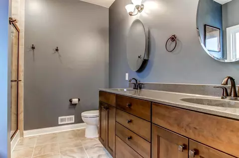 859 E Shakespeare Dr, Valparaiso, IN 46383 photo 17