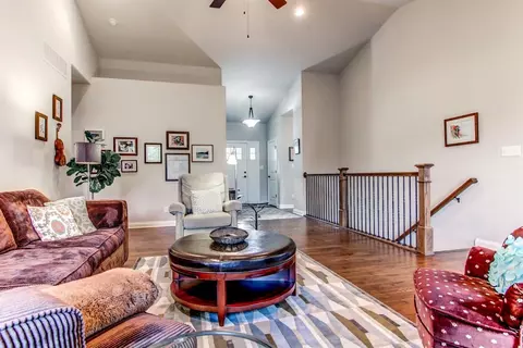 859 E Shakespeare Dr, Valparaiso, IN 46383 photo 5