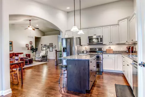 859 E Shakespeare Dr, Valparaiso, IN 46383 photo 9