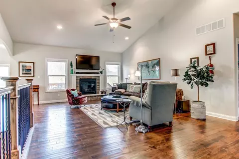 859 E Shakespeare Dr, Valparaiso, IN 46383 photo 7