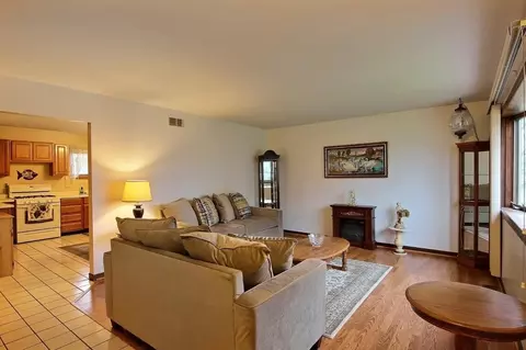547 Thomas St, Crown Point, IN 46307 photo 3