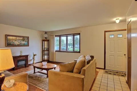 547 Thomas St, Crown Point, IN 46307 photo 2