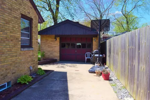 8226 Baring Ave, Munster, IN 46321 photo 8