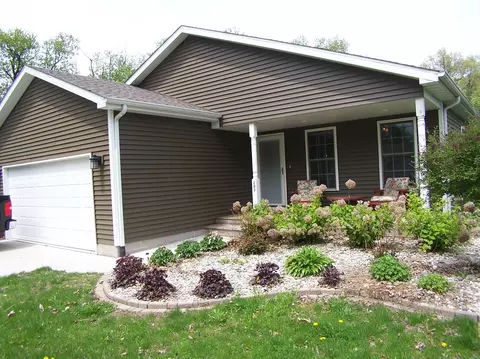 207 E Mckinley St, Kouts, IN 46347 photo 1
