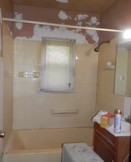 447 King St, Gary, IN 46406 photo 3